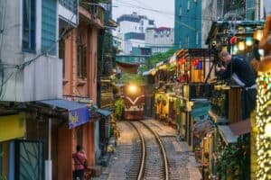rue20du20train20hanoi201 2 - agence locale voyage Vietnam Laos Cambodge -Agenda Tour